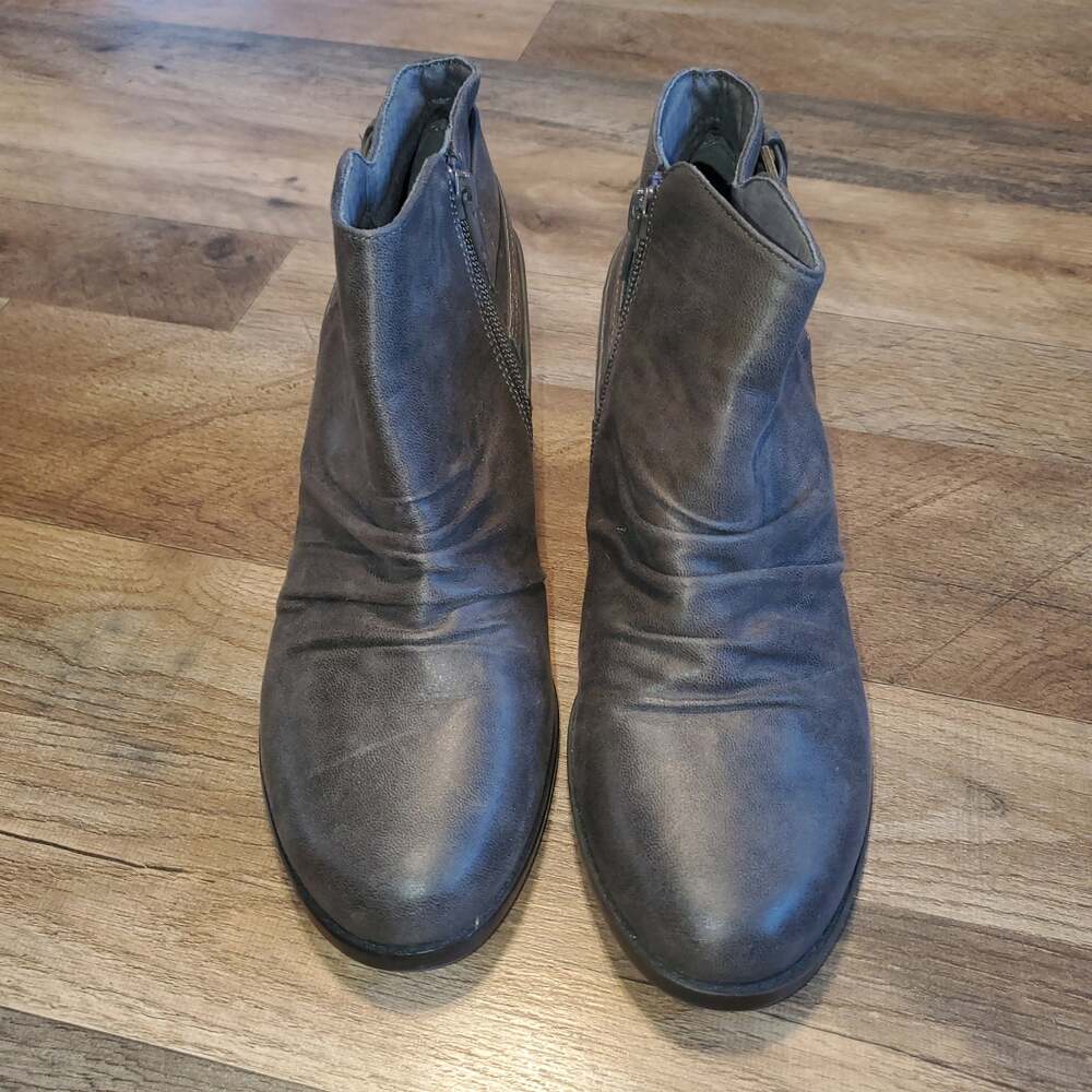 Baretrap ankle booties size 8.5